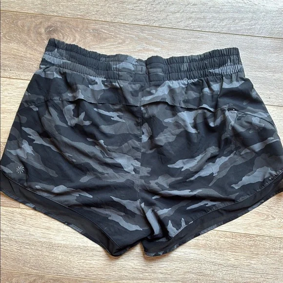 ATHLETA Athletic camo running Shorts medium - Picture 6 of 8